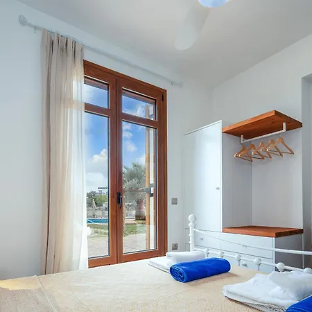 Saridakis Villa, A Multi-generational Retreat, By Thinkvilla Vila Roussospítion