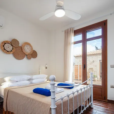 Vila Saridakis Villa, A Multi-generational Retreat, By Thinkvilla *