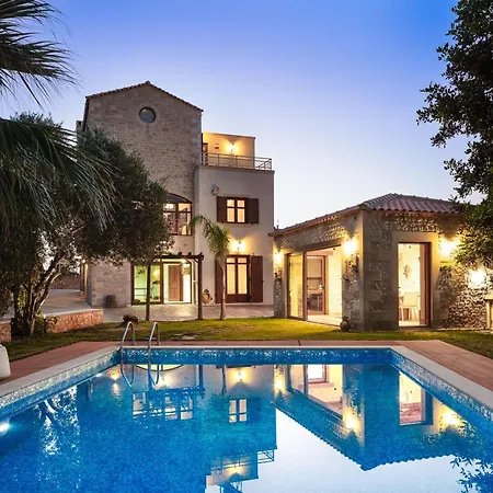 Saridakis Villa, A Multi-generational Retreat, By Thinkvilla Vila Roussospítion