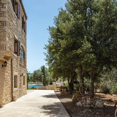Vila Saridakis Villa, A Multi-generational Retreat, By Thinkvilla Roussospítion
