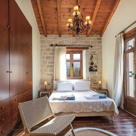Saridakis Villa, A Multi-generational Retreat, By Thinkvilla Villa Roussospition