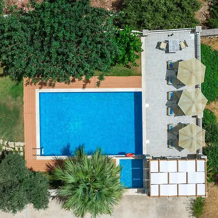 Saridakis Villa, A Multi-generational Retreat, By Thinkvilla Villa Roussospition